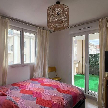 Location 3 Chambres Spacieuses Dans Appartment 2 Mn Rer Bussy Saint Georges Exterior foto
