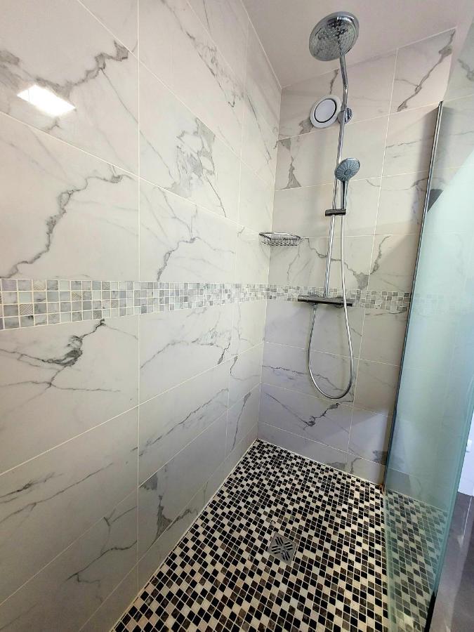 Location 3 Chambres Spacieuses Dans Appartment 2 Mn Rer Bussy Saint Georges Exterior foto