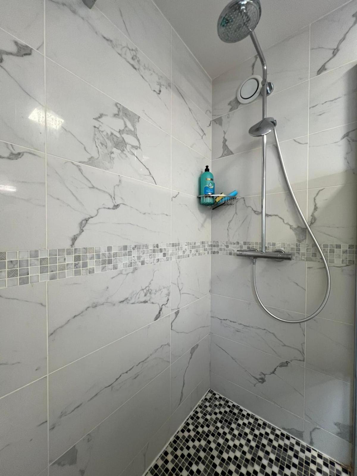 Location 3 Chambres Spacieuses Dans Appartment 2 Mn Rer Bussy Saint Georges Exterior foto