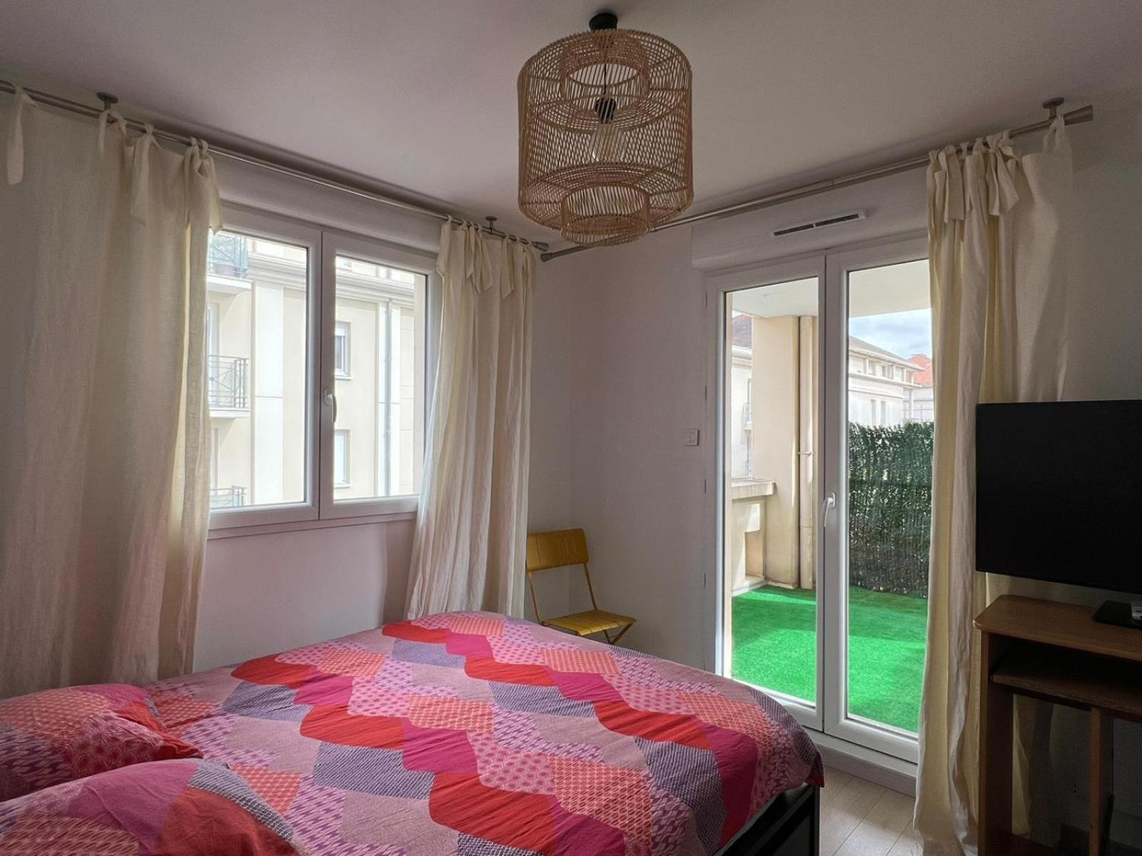 Location 3 Chambres Spacieuses Dans Appartment 2 Mn Rer Bussy Saint Georges Exterior foto